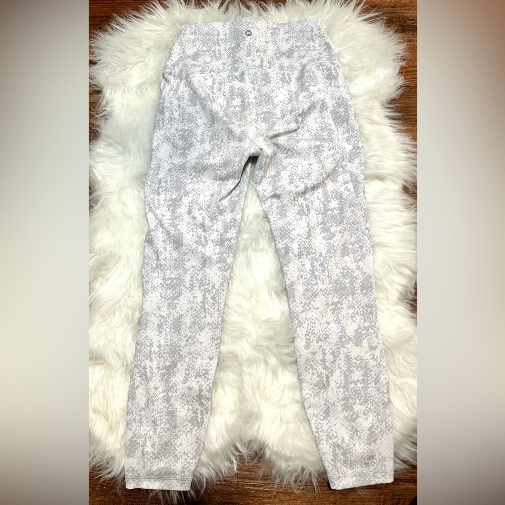 WOMEN’S RBX ATHLETIC LEGGINGS | WHITE & GRAY SNAKE SKIN PRINT - Picture 4 of 6